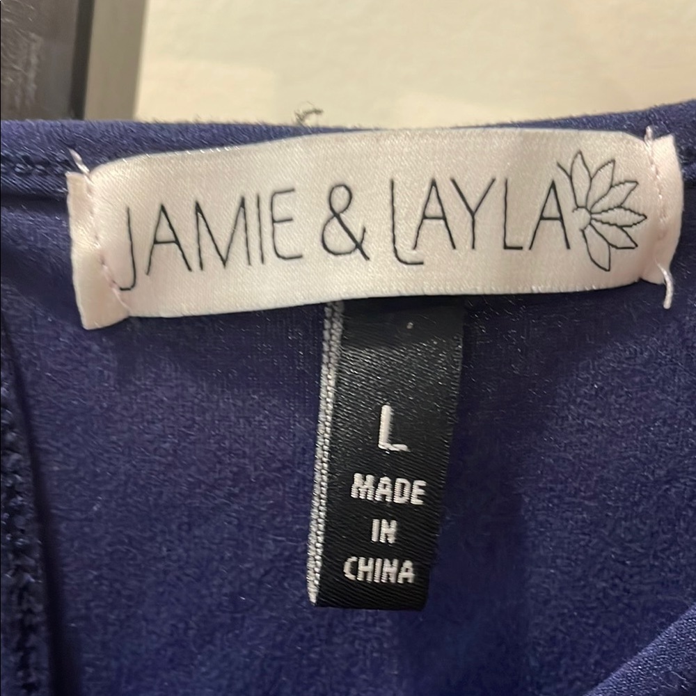 Jamie & Layla Blue Bell Sleeve with Lace Detail Crew Neck Dress - Picture 2 of 6
